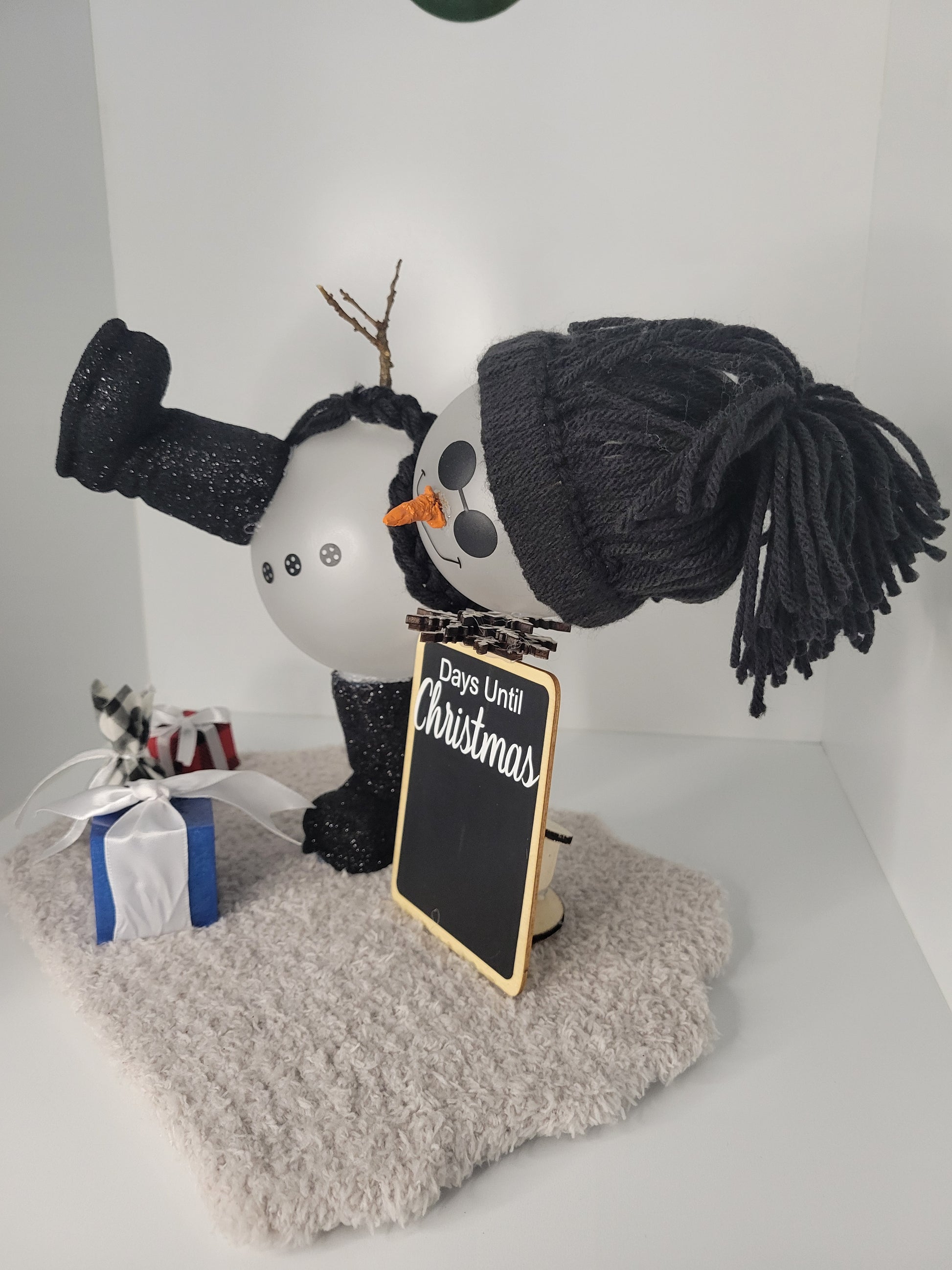 Snowman Christmas Countdown Decor with Chalkboard