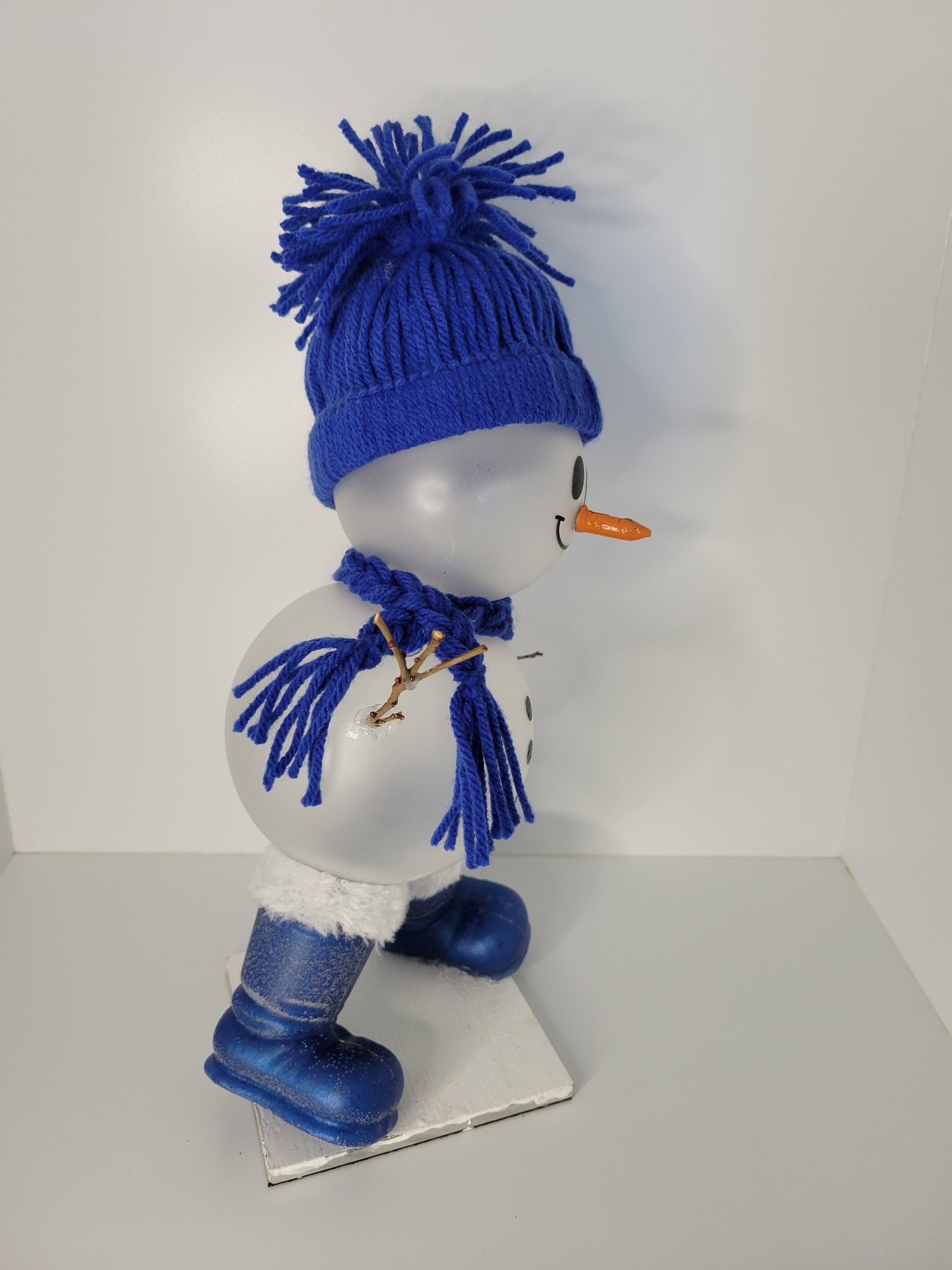 Festive Snowman Decor with Blue Winter Accessories